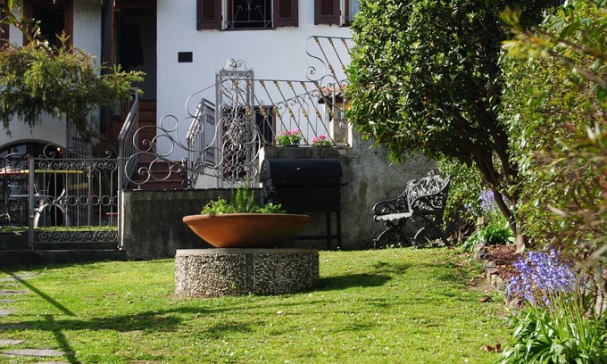 Varazze Casa | Propiedad tranquila y bien equipada con jardín amurallado. Se admiten mascotas.