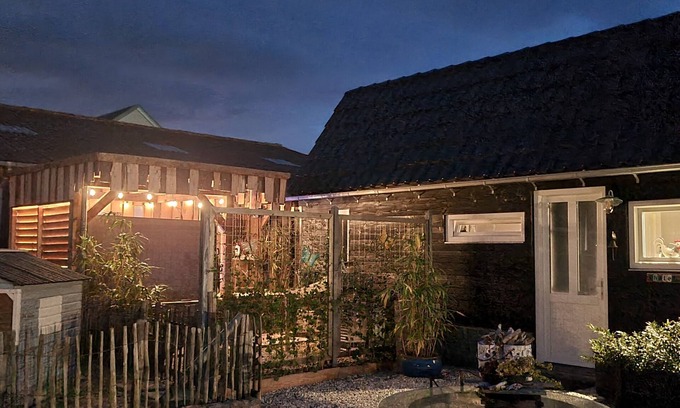 Sint-Annaland Chalet De Esquí | Quiet wellness chalet overlooking the polder