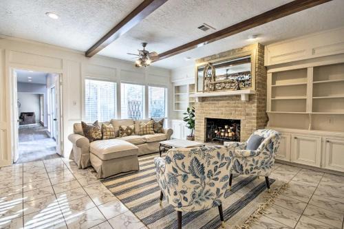 Memorial Casa | Quiet West Houston Home with Patio, Walk to Shops!