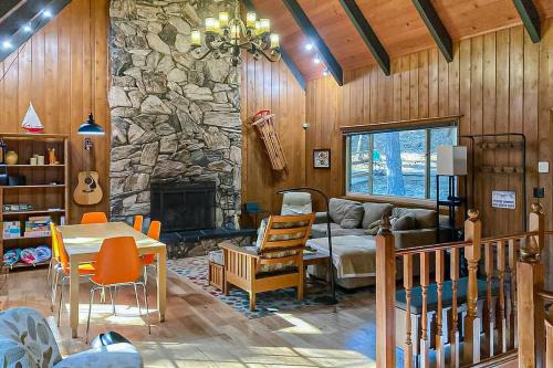 Cedar Glen Casa | Quiet Wooded Retreat