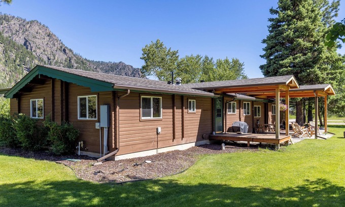 Clinton Cabina | Quigley Brewster Creek Cabin - The views are AMAZING!