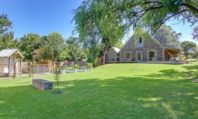 Berridale Casa | Quigtoo Cottage - Beautiful 4BR Stone Cottage l WiFi l Bath l Garden