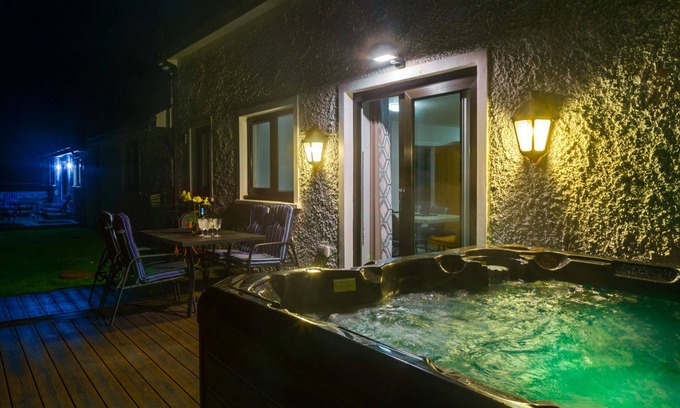 Santon Cabaña | Quilliam's Lodge - a holiday cottage that sleeps 7 guests in 4 bedrooms