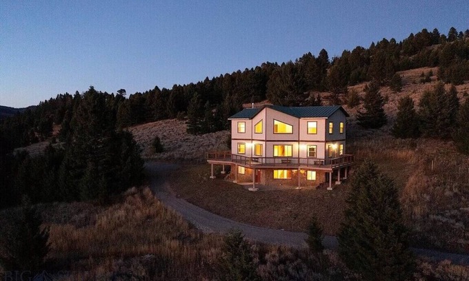 Bozeman Chalet De Esquí | Quinn Creek Chalet: Luxury & Privacy on 12 Acres. Sleeps 12!