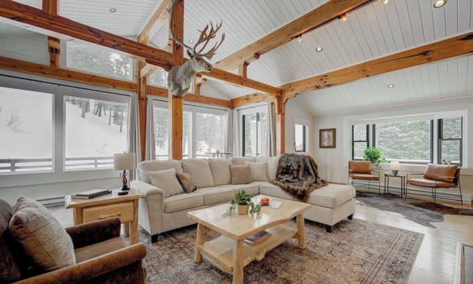 Bozeman Casa | Quinn Peaks Retreat House with a hot tub!
