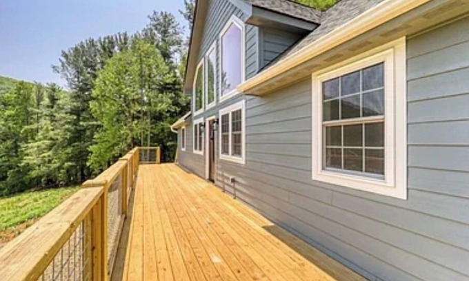 Todd Casa | Quint little 1920’s farmhouse 10 minutes from west Jefferson in historic Todd NC