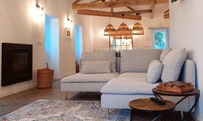 Cossourado e Linhares Otro | Quinta de Charme com 5000m2 Toda Vedada a Minutos de Praias Fluviais