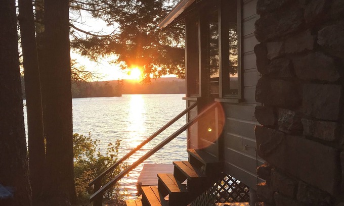 Readfield Cabina | Quintessential 2-bedroom cabin steps from Maranacook Lake in charming Readfield