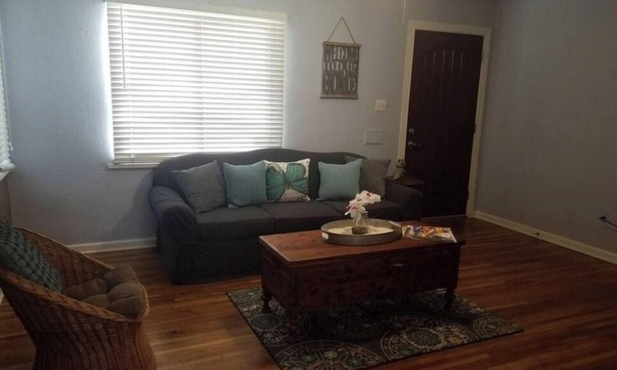Englewood Casa | Quintessential Colorado 2-bedroom house with WiFi and Swampcooler in Englewood