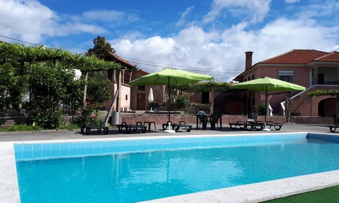 Oliveira De Azemeis Otro | Quintinha de Santiago - Local Accommodation with Private Pool