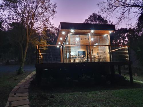 Lages Otro | Quiosque de frente para um lago