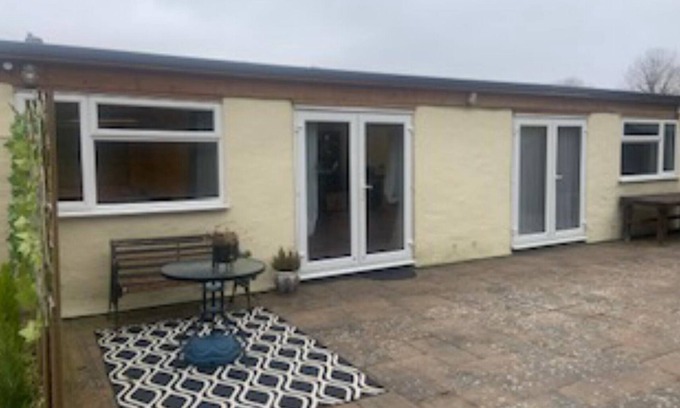 Havering Casa | Quirky 1 bedroom Annex/bungalow