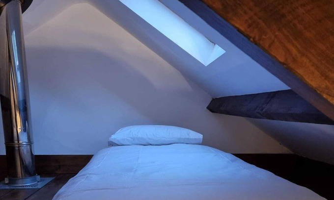 Kington St Michael Apartamento | Quirky cart shed renovation, en-suite bathroom, wood burner, close to amenities