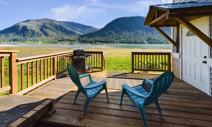 North Douglas Apartamento | Quirky Oceanfront Apt with 50+ Stairs