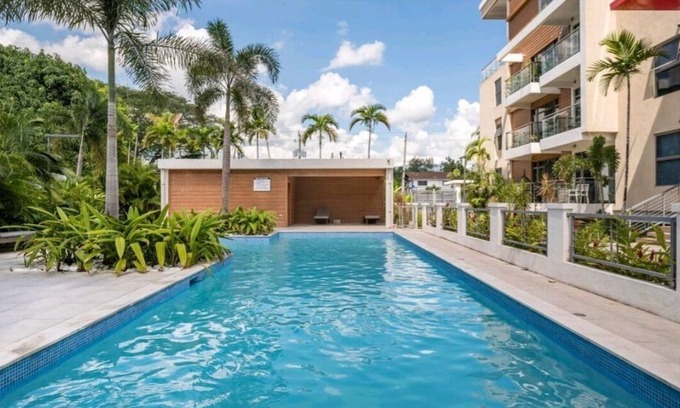 Saint Andrew Apartamento | Quite and stylish with 24 hour security. Also very central