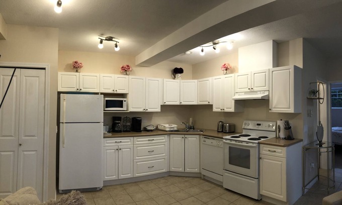 Maple Ridge Casa | Quite beautiful comforting house in the nature close to the lakes and parks