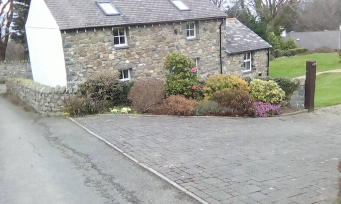 Llanfairfechan Cabaña | Quite country cottage. In easy reach of Town and beach.
