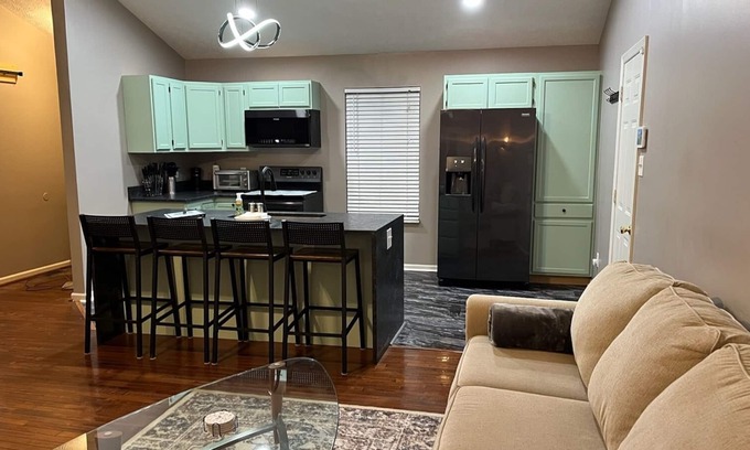 Knoxville Casa | Quite cul-da-sac home with amazing master!