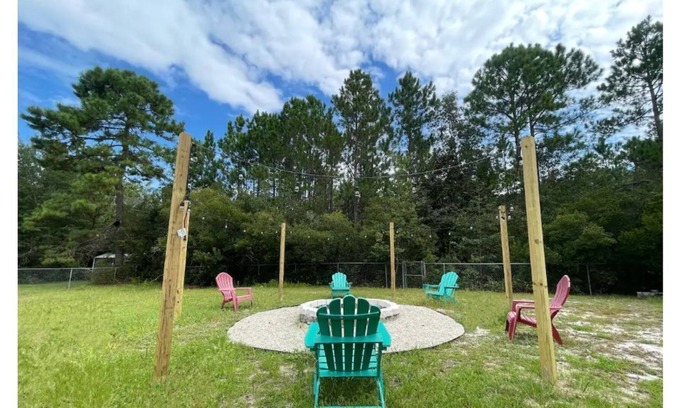 Walthourville Casa | Quite Oasis,3bd 2bth w/ Outdoor seating & Fire Pit