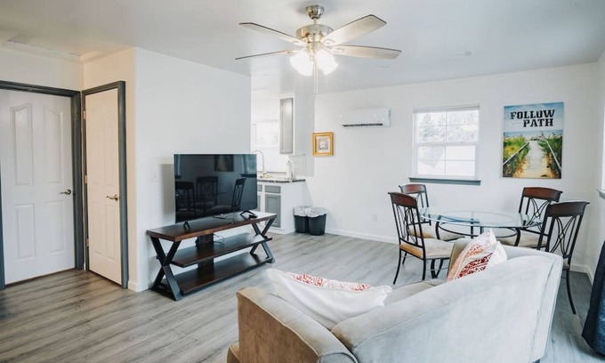 Chico Casa | Quite Studio w/ Patio and Laundry