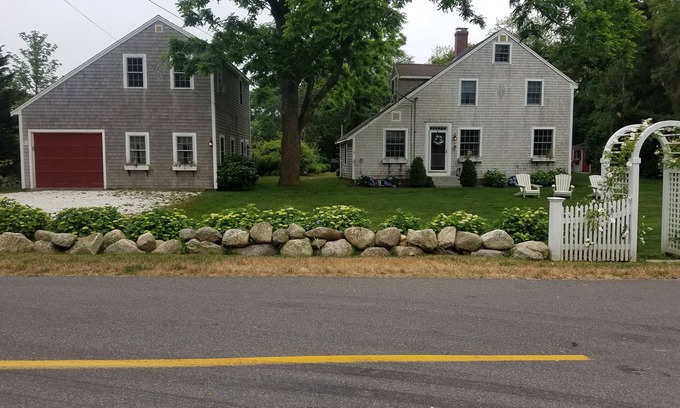East Dennis Casa | Quivet Neck Beauty - walk to coveted Sea Street Beach!!