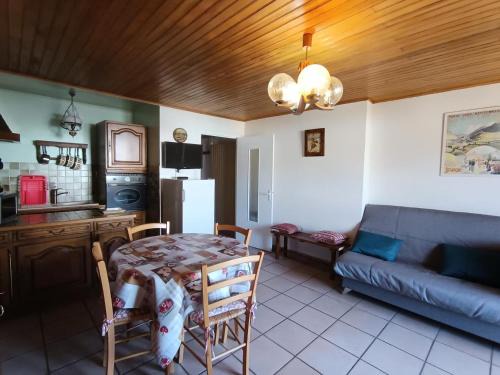 Montgenevre Apartamento | Résidence Alpet I - Petit prix au coeur village! Parking, balcon sud MAE-9184