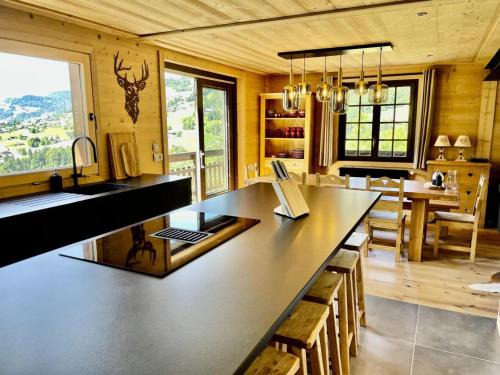 Flumet Chalet De Esquí | Résidence Chez Simone - Chalet Simone avec vue sur un village typique du Val d'Arly MAE-6374