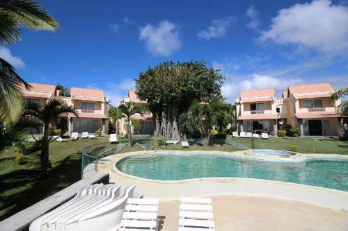 Grand Gaube Villa | Résidence Les Banians - Complexe privé en bord de mer avec piscine