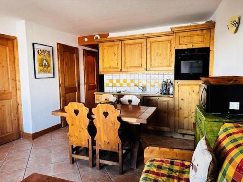 Arc-1800 Apartamento | Résidence Saint Bernard - Appartement de charme pour 6 personnes, dans une résidence skis aux pieds avec accès piscine et parking privé dans le village du MAE-8971