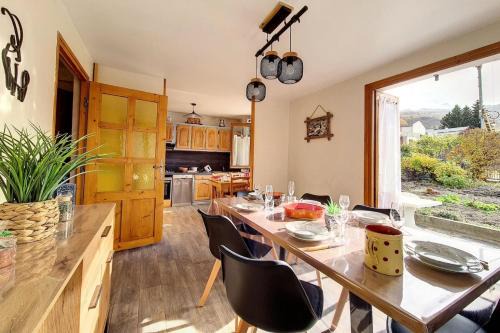 Saint-Marcel Chalet De Esquí | Résidence Saint Marcel - Chalet familial · Centre village de St Marcel · Terrasse ouest MAE-2924