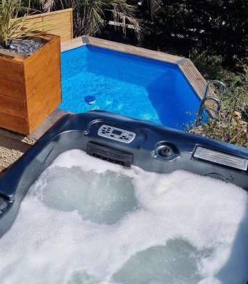 Cassis Apartamento | Rêves de vie le "port pin" vue mer, petite piscine, jacuzzi, parking PRIVES