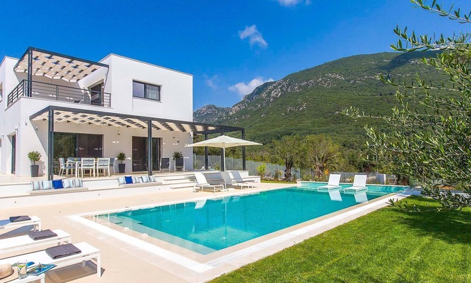 Chalikounas Villa | R 1384 Paradisun Villa - BlueVillas Corfu