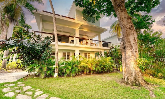 Ensenada Casa | R House en Steps Beach en la Reserva Marina Tres Palmas