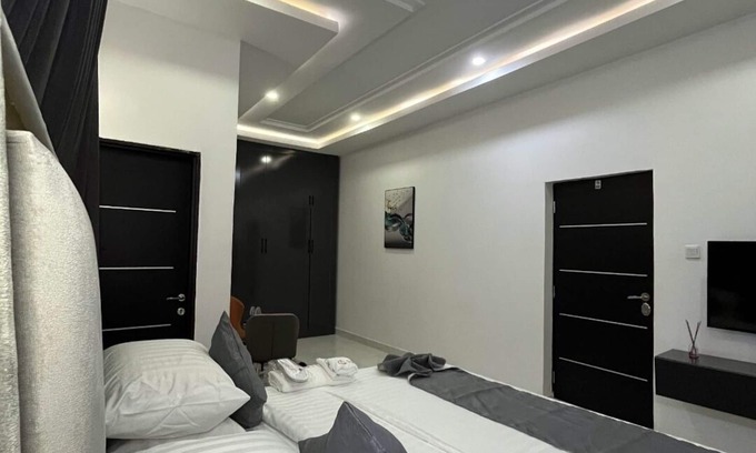 Abuja Cabina | R-Oak Hotels and Apartments