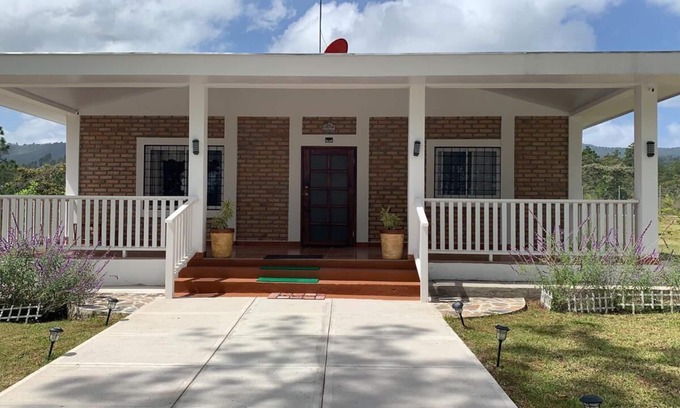 Siguatepeque Casa | R&R Casa grande de la Colina House on the Hill