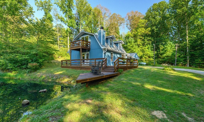 Helmsburg Casa | R&R Creekside a peaceful 3BR, 2BA, 7AC Wooded, Pond, Hot Tub, Firepit, 6 Guests