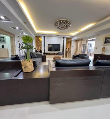 Paranaque Hotel | R&R Entire Rental Unit