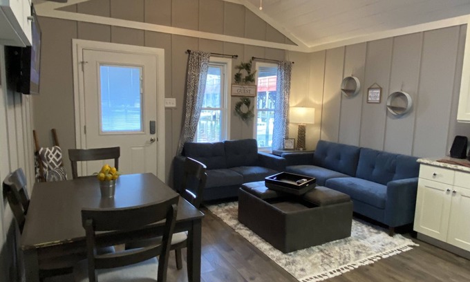 Venice Casa | R&R Getaway Comfort on the water! Visit out Pro Shop for Approved Fishing Gear!