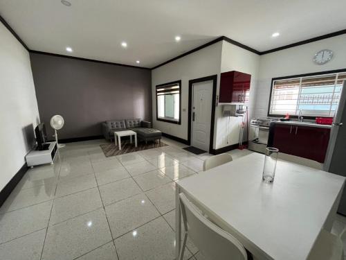 Paramaribo Apartamento | R&R Misalasistraat Apartments