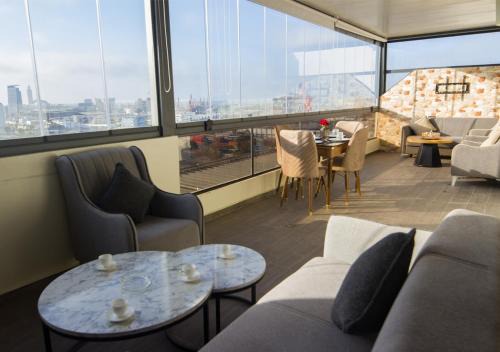 Belvedere Apartamento | R104- Luxurious Penthouse with Incredible Sea View