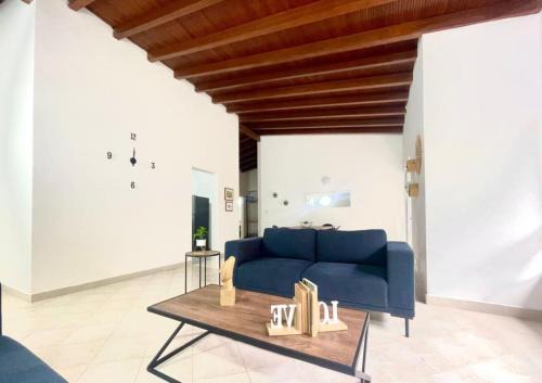 Lalinde Apartamento | R301 Apartment close to Lleras park and Provenza