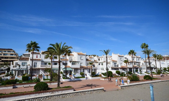 Castillo de Sabinillas Apartamento | R32 Apartamento a solo 50 metros de la playa!