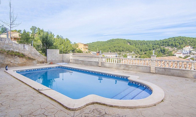 Castellet i la Gornal Villa | R83 Chalet vacacional para 10 pers entre playa y montaña
