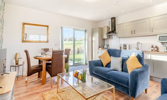Tredunnock Cabina | Rabbit Meadow Lodge - Fantastic Views