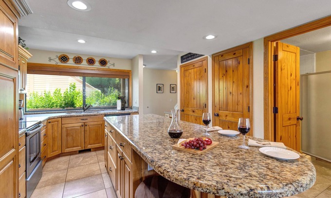 Park Meadows Condominio | Racquet Club 60 2 Bedroom Condo by RedAwning