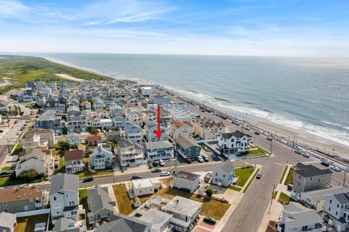 Brigantine Casa | Radiant Beach Block Condo Parking Patio