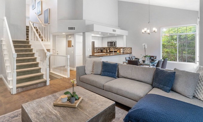 Westside Costa Mesa Casa | Radiant home near the ocean with WiFi, W/D, hot tub and gas grill