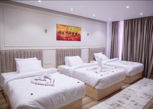 Kafrat al Jabal Hotel | Radiant Pyramids View