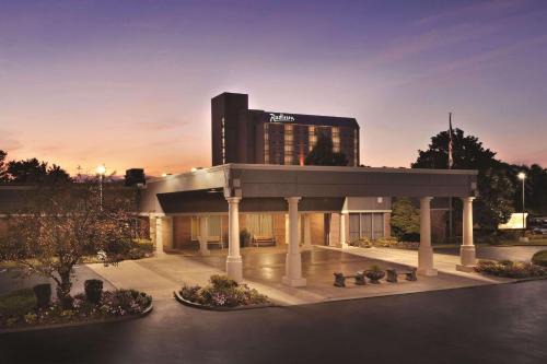Clarksville Hotel | Radisson Hotel Louisville North