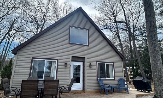 Honor Cabaña | Rae's Retreat on Little Platte Lake w/ Private Dock!